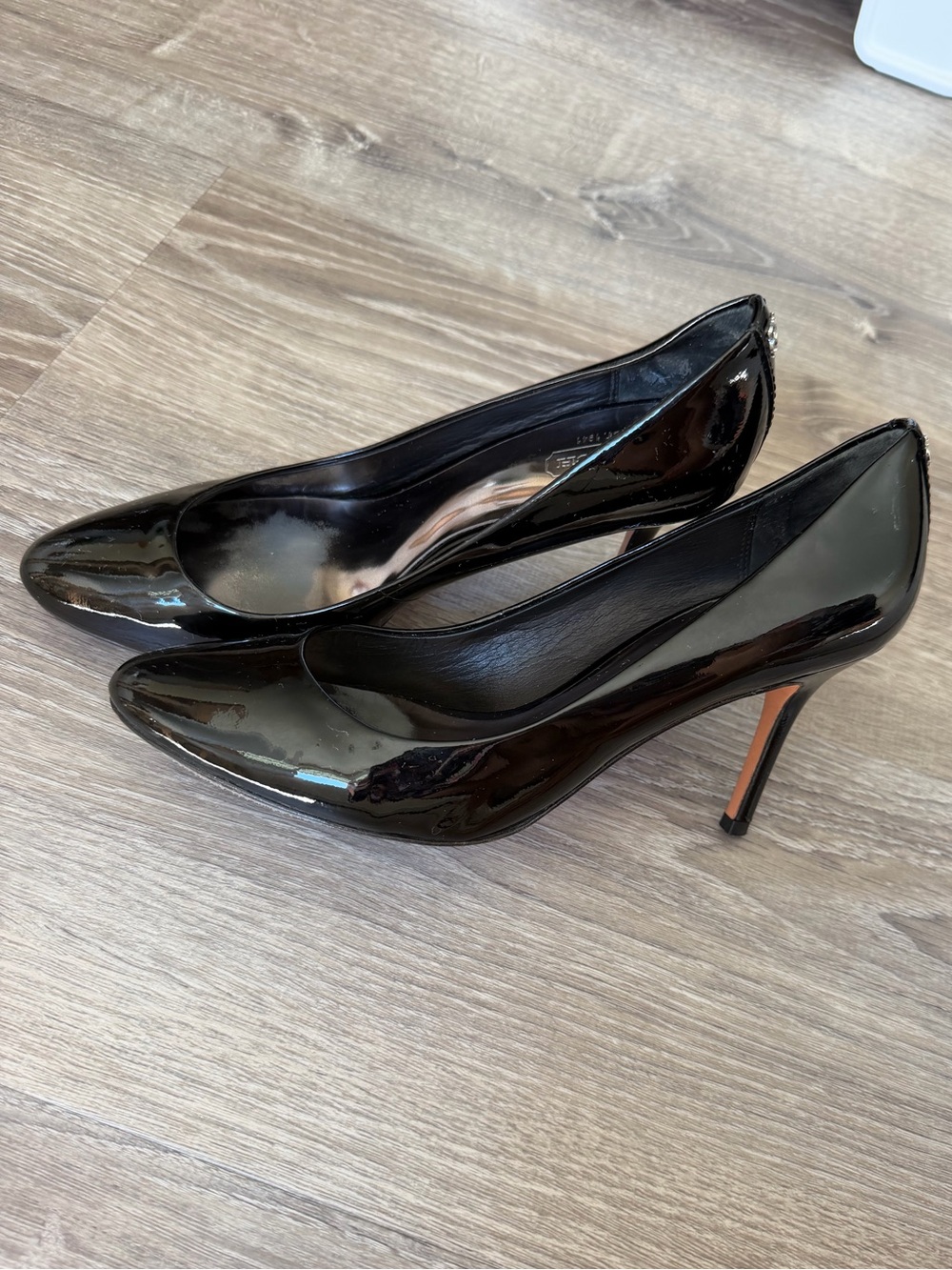 COACH Black Patent Leather Pumps Classic Stiletto Heels Silver Logo 9B
